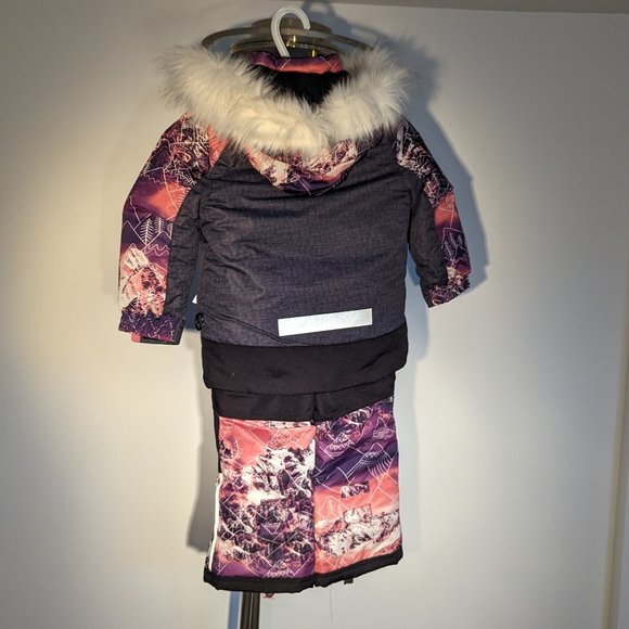 Adorable Two-Piece Snowsuit - Mountain Print in Pink and Purple - Size 2 - Picture 2 of 8
